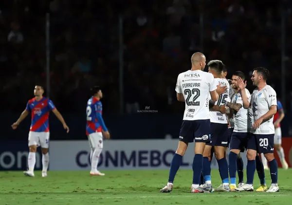 Cerro Porteño pasa vergüenza de local ante Bolívar en Copa Libertadores y así reacciona el DT.