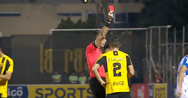 Cerro Porteño visitó a Guaraní en el Rogelio Livieres y casi perdió por lesión a Arzamendia.