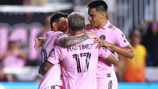 El argentino estaba en el vestuario cuando el paraguayo llegó a la sede del club.