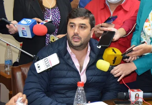 El directivo Juan Carlos Pettengill habló sobre la situación de Diego Gavilán.