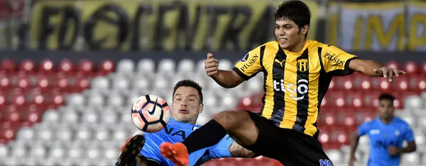 El ex jugador de Guaraní, actualmente en River Plate, alentó al aurinegro en la Sudamericana.