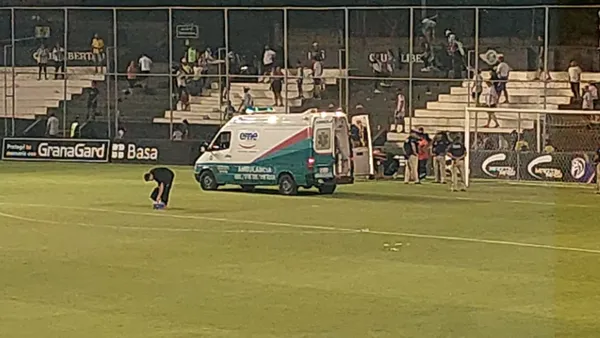 El partido entre Libertad y Tacuary tuvo un inconveniente