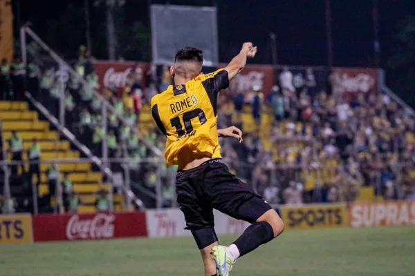 Guaraní superó 2-1 a Luqueño con su joya de 20 años, el canterano Romeo Benítez.