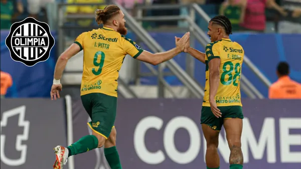 Isidro Pitta festejando con la camiseta de Cuiabá