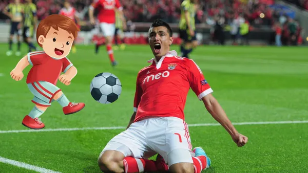 Óscar Cardozo festejando un gol con la camiseta del Benfica