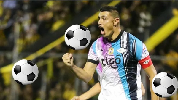 Óscar Tacuara Cardozo festejando un gol de Libertad