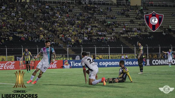 Roque Santa Cruz celebrando su gol en Venezuela ante Táchira