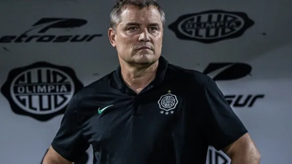 Tras la vergonzosa eliminación ante San Lorenzo de la segunda división, se fue Aguirre.