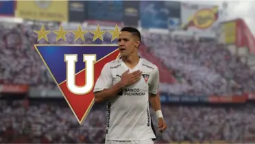 Alex Arce celebrando un gol con la camiseta de la LDU Quito en Ecuador