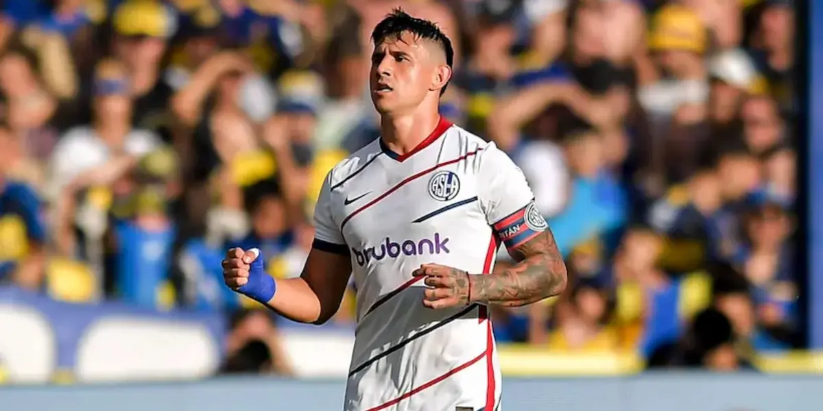 Adam Bareiro festejando el gol que le marcó a Boca Juniors en la Bombonera