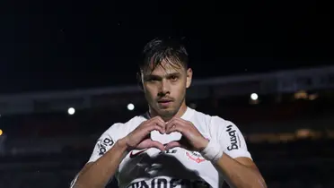 Ángel goza de un buen presente en Brasil, mientras el futuro de su hermano está en duda