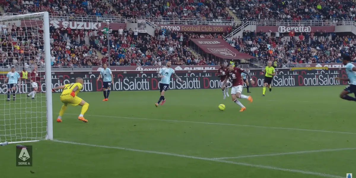Antonio Sanabria, el goleador de Torino desperdició la oportunidad de empatar ante Inter.