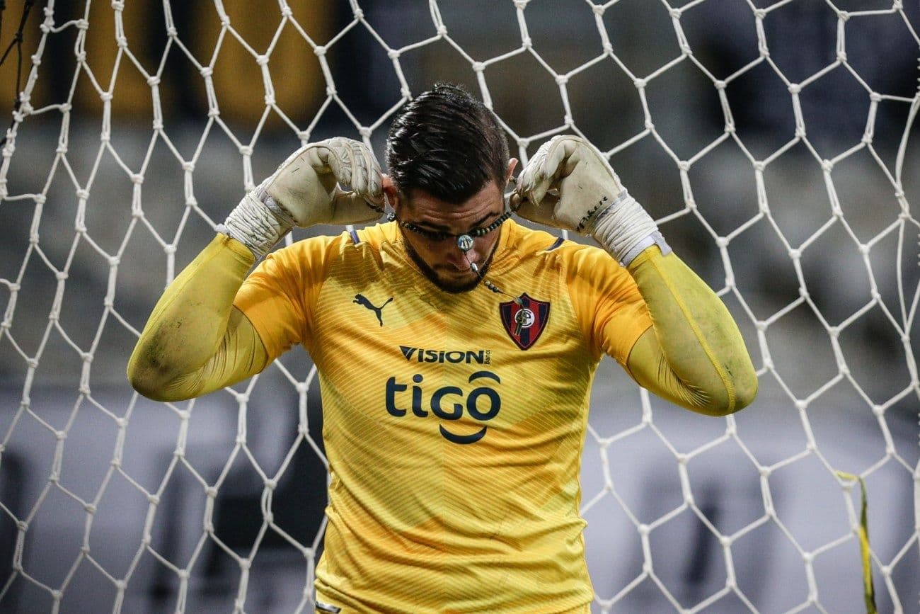 Cerro Porteño tiene dos arqueros brasileros y hermanos que se idolatran entre sí.