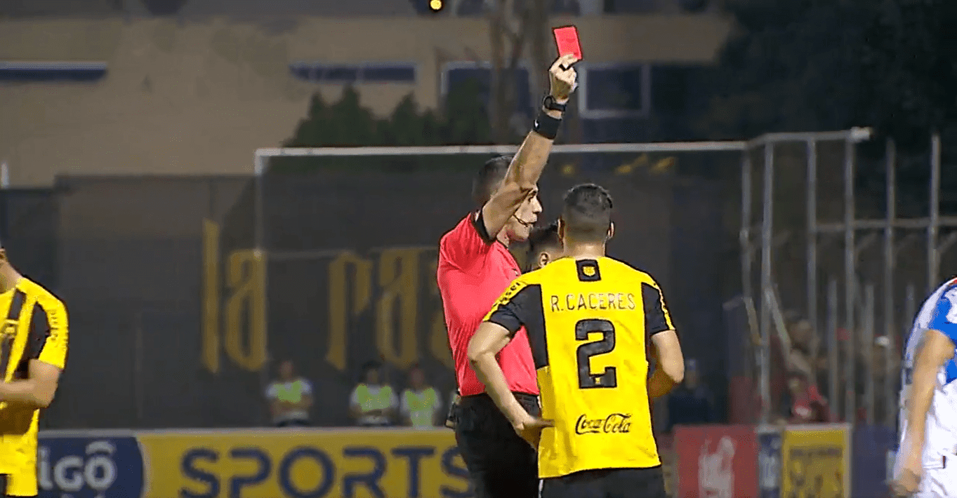 Cerro Porteño visitó a Guaraní en el Rogelio Livieres y casi perdió por lesión a Arzamendia.