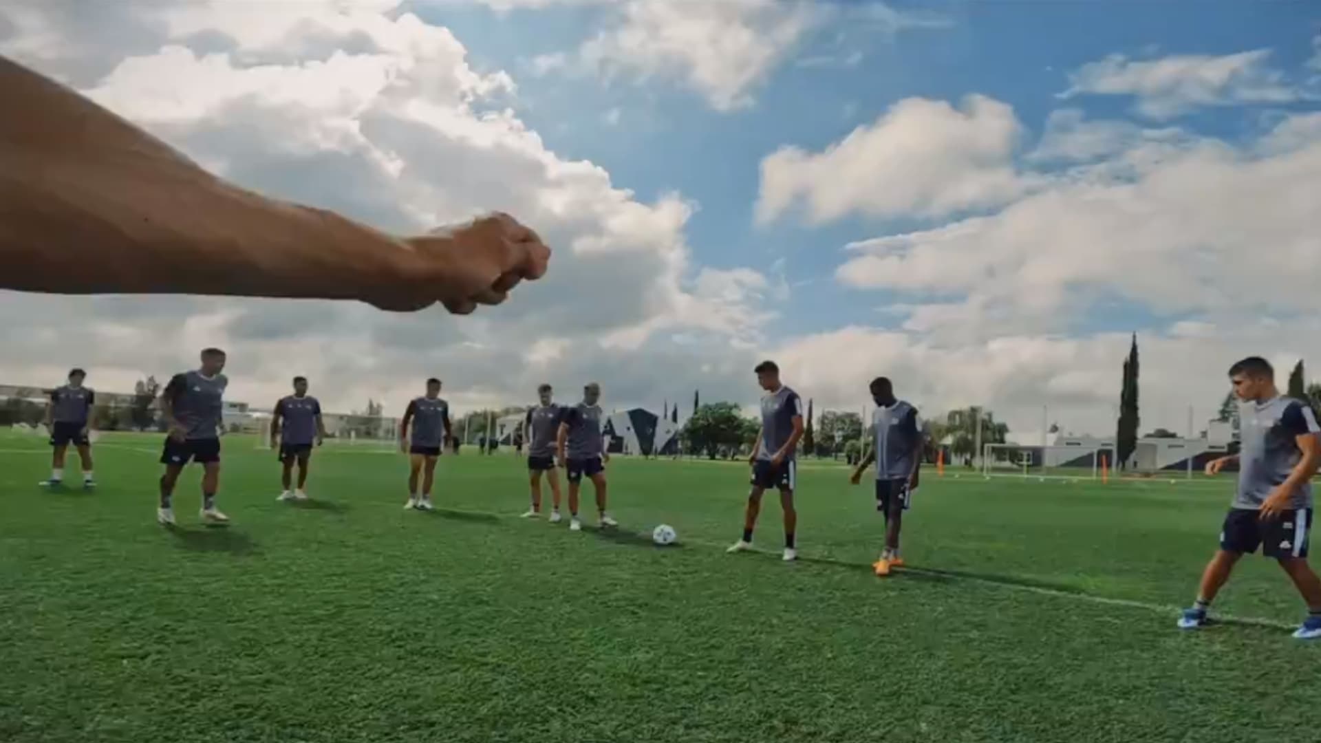 Con una especial cámara en el pecho, el paraguayo mostró el entrenamiento