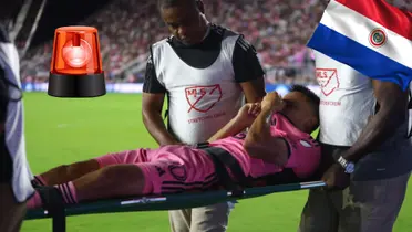 Diego Gómez retirado en ambulancia