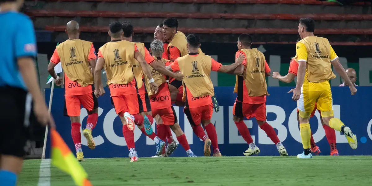 El arquero paraguayo recibió tres goles en la noche colombiana