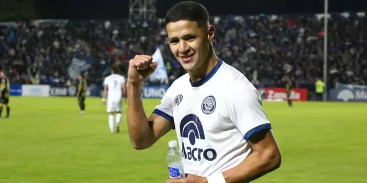 El atacante albirrojo es la sensación del fútbol argentino