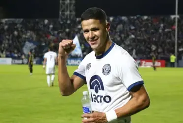 El atacante albirrojo es la sensación del fútbol argentino