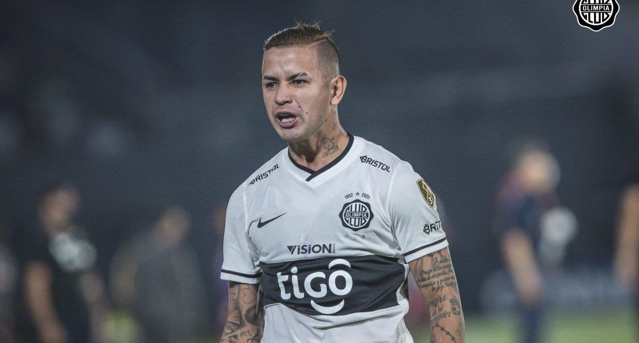 El capitán y referente de Olimpia, Derlis González prepara su vuelta a las canchas.
