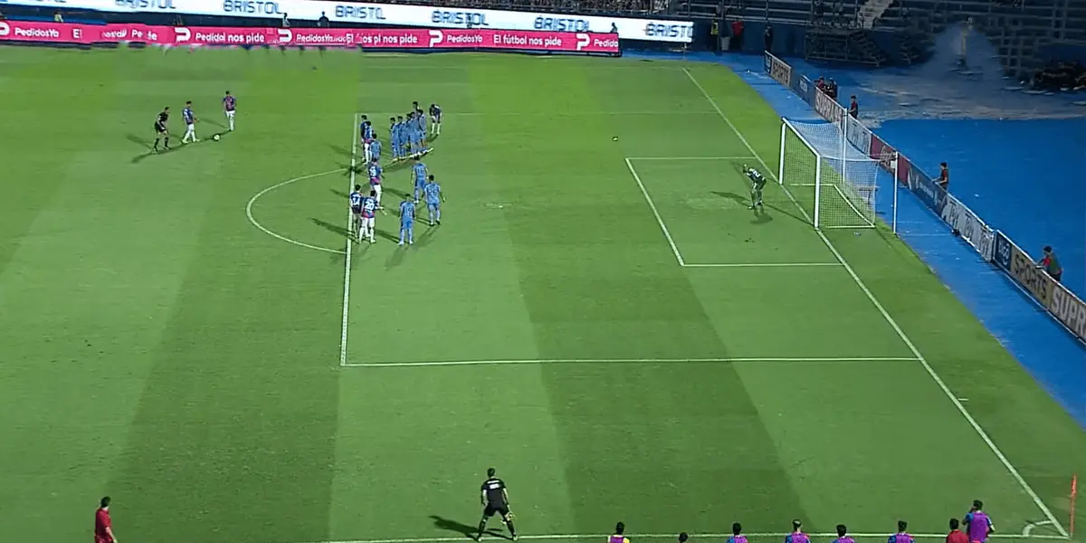 El colombiano anotó un fantástico gol en la goleada de Cerro Porteño.