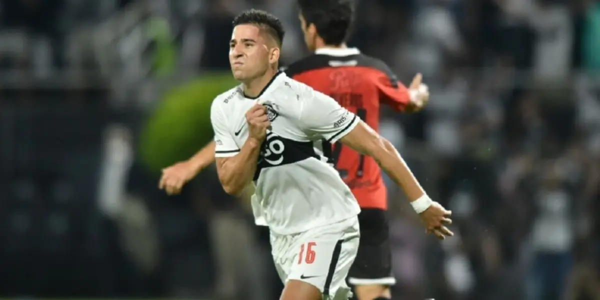 El criticado delantero confirmó su salida del franjeado