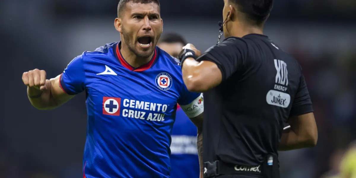 El defensor paraguayo tuvo escaramuzas con el entrenador