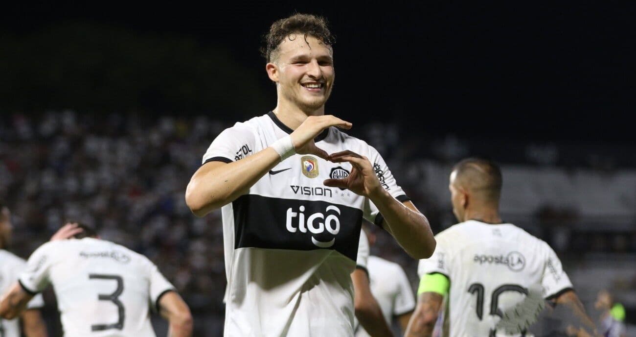 El delantero argentino fue héroe en la clasificación con Flamengo y no está considerado.