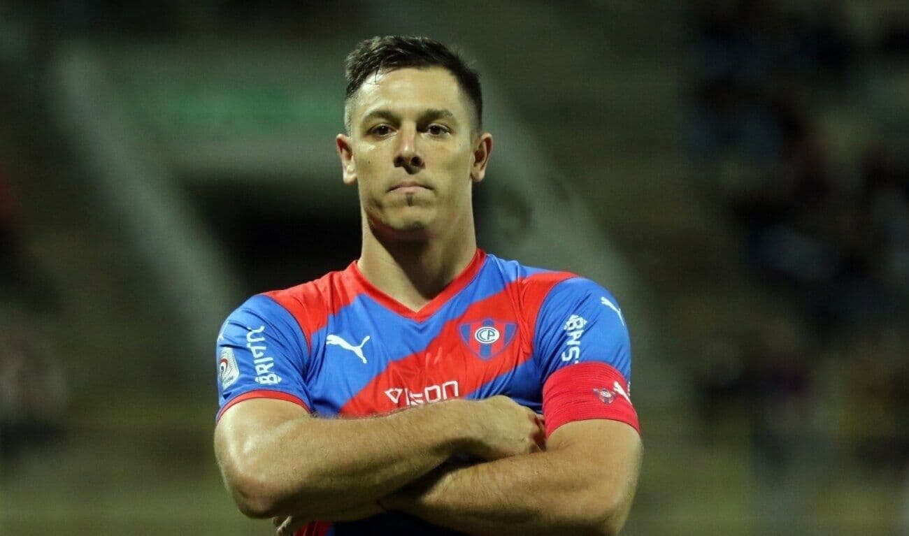 El delantero de Cerro Porteño se ubica detrás de un campeón de América.