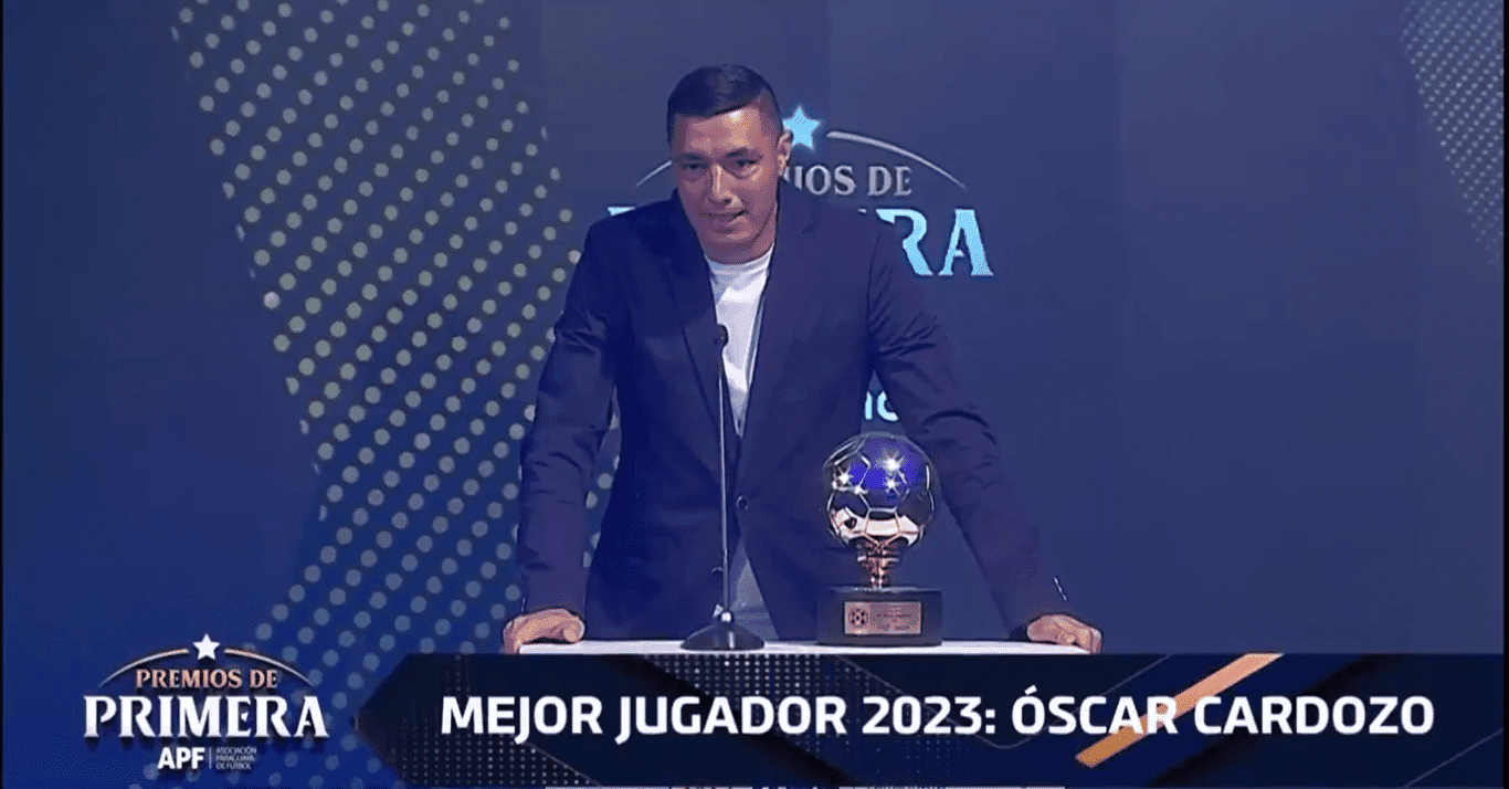 El delantero de Libertad fue elegido como el mejor jugador de la temporada 2023.