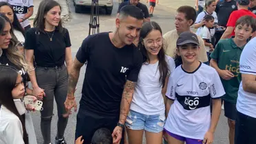El delantero franjeado se hizo presente para apoyar a sus compañeros