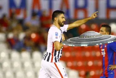 El delantero paraguayo contó una singular historia de lo que vivió