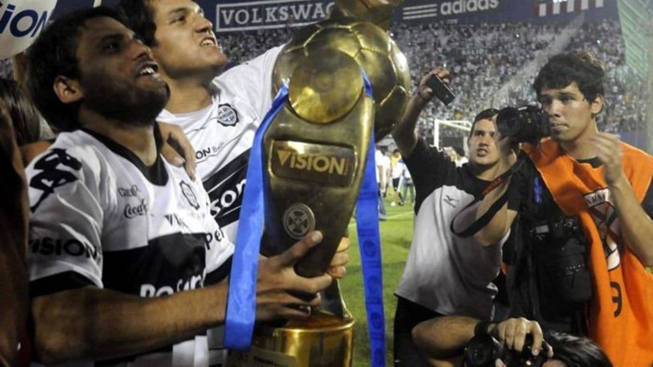 El delantero que jugó en Olimpia es primo de Lionel Messi y hoy sigue vinculado al fútbol.