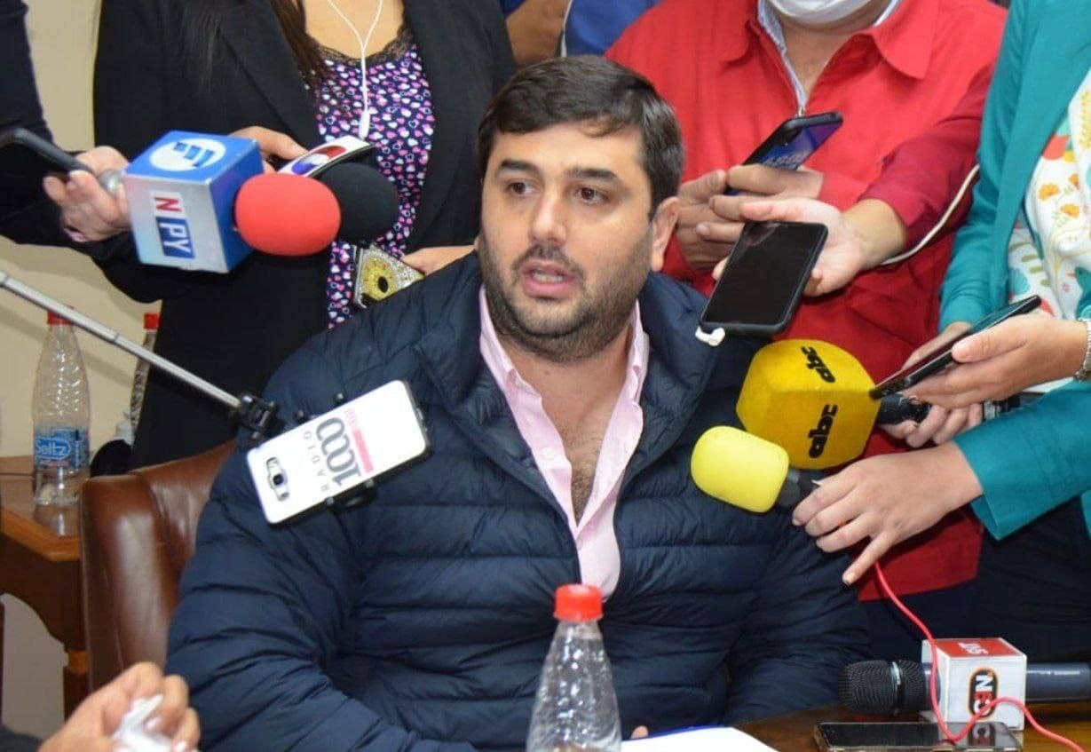 El directivo Juan Carlos Pettengill habló sobre la situación de Diego Gavilán.