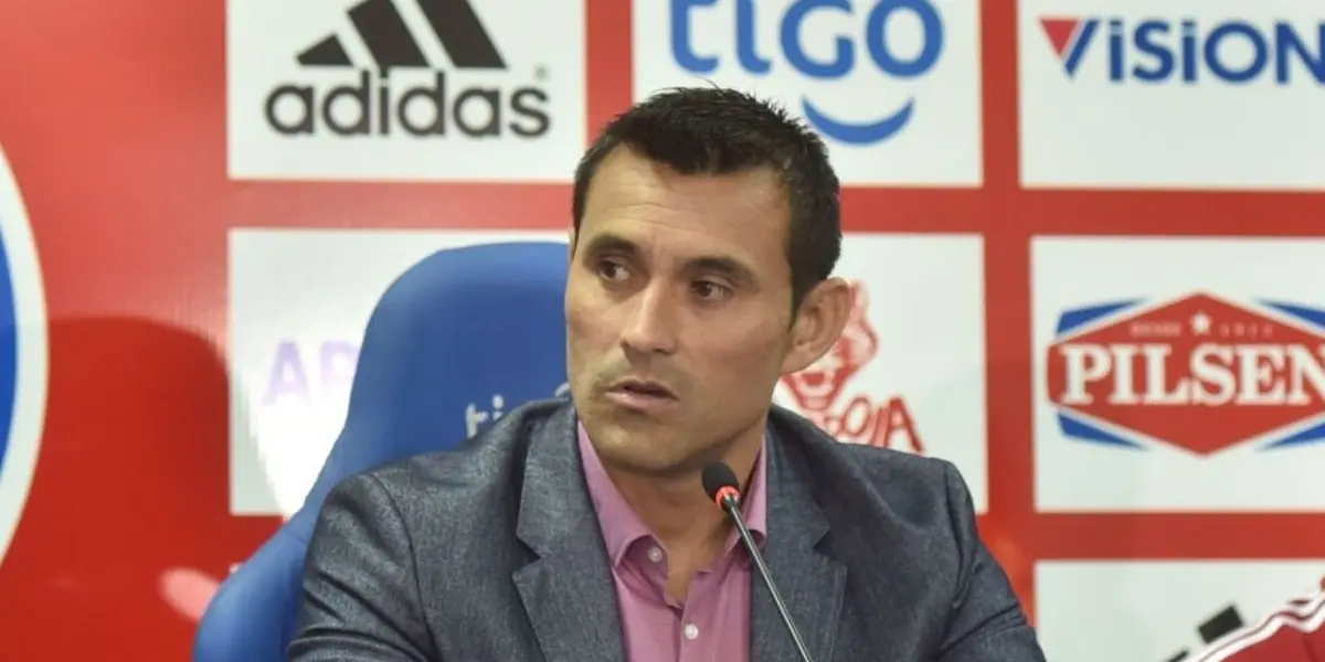 El director deportivo de la Albirroja, Justo Villar tuvo una discusión con un comunicador.