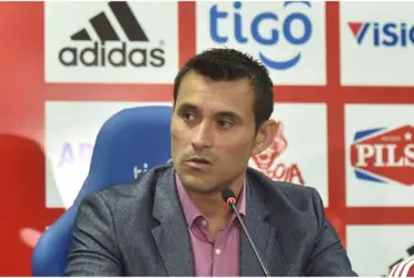 El director deportivo de la Albirroja, Justo Villar tuvo una discusión con un comunicador.