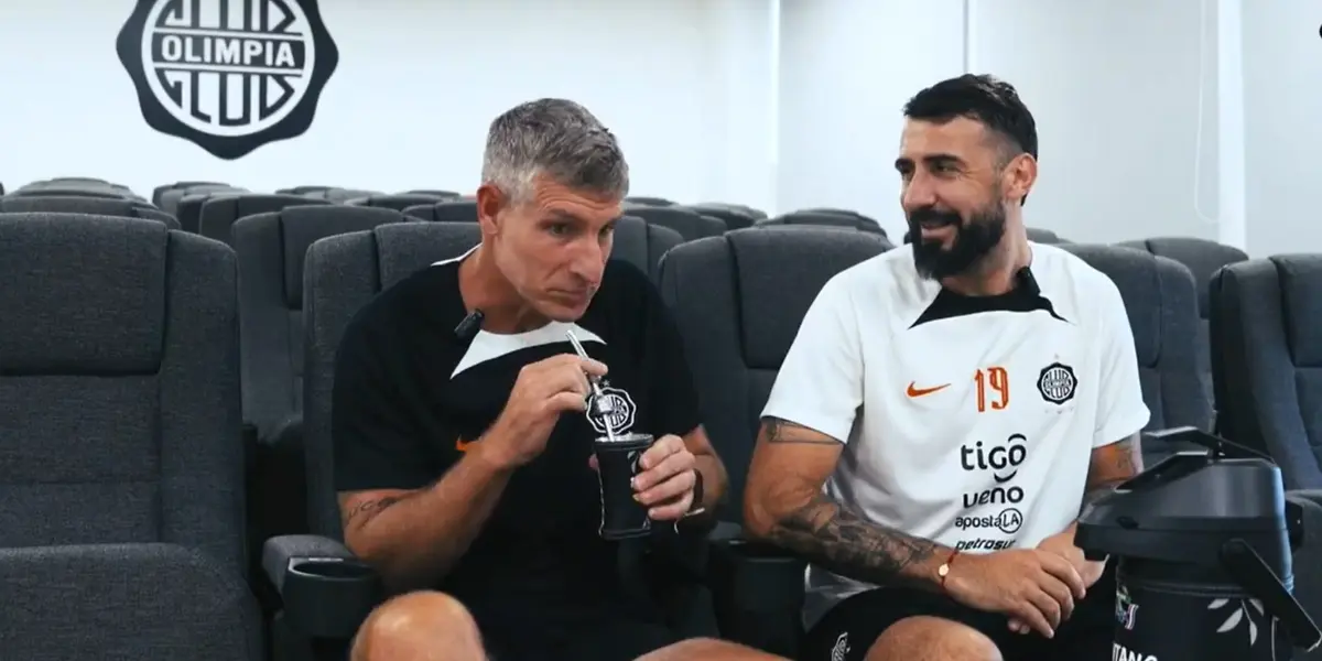 El DT argentino degustó la bebida nacional paraguaya