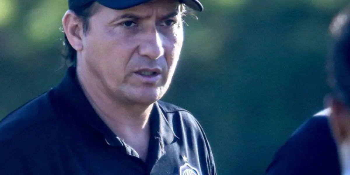 El entrenador asumió tras la salida de Francisco Arce