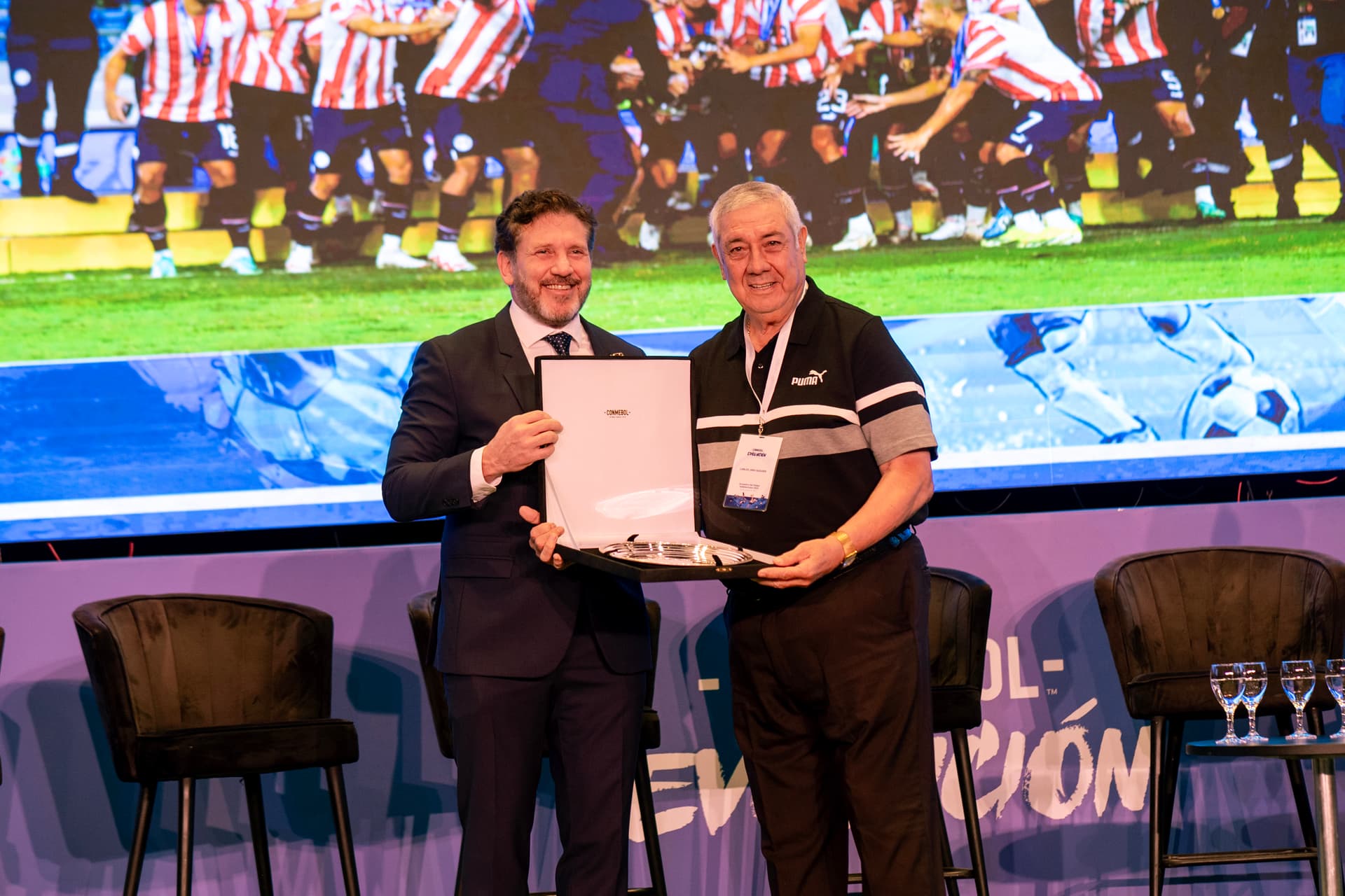 El entrenador de la Albirroja Sub 23 para ir a París 2024 tuvo un acto importante en la Conmebol