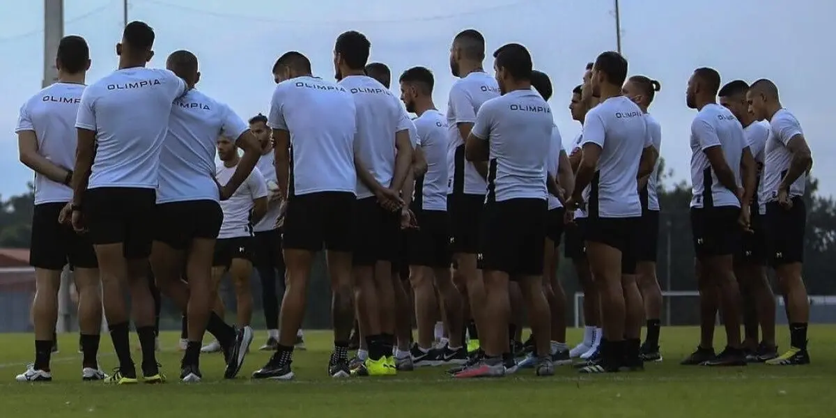 El equipo de Diego Aguirre debuta ante Tacuary y sus jugadores tomaron una acción polémica.