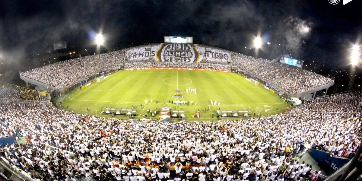 El equipo de Diego Aguirre recibe al cuadro peruano para asegurar el primer lugar.