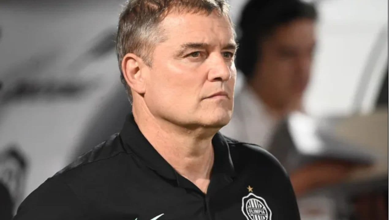 El ex entrenador uruguayo de Olimpia, Diego Aguirre no encuentra la vuelta en su nuevo club.