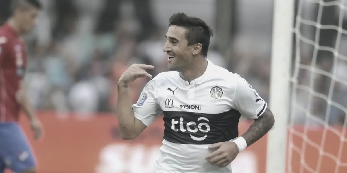 El ex Olimpia compartió cancha con una estrella del fútbol y presumió en sus redes.