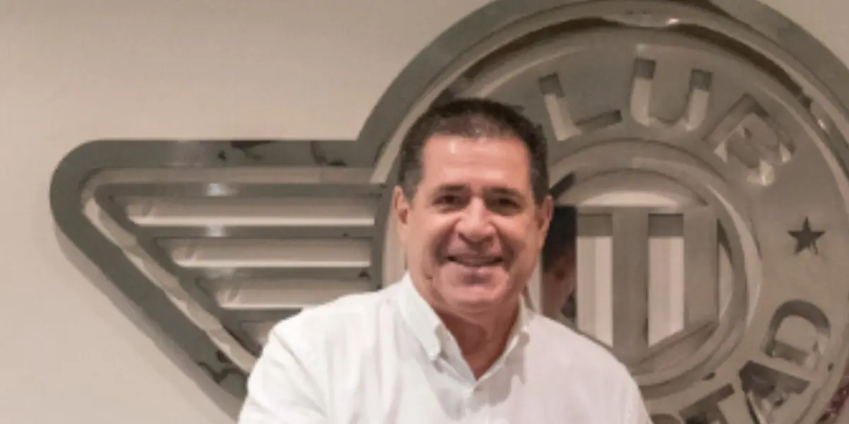 El ex presidente de la República estuvo en el estadio gumarelo alentando a su equipo.