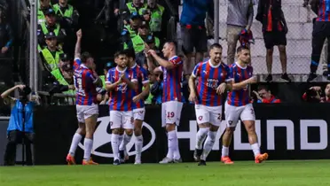 El festejo de los jugadores de Cerro Porteño por el gol de Juan Iturbe