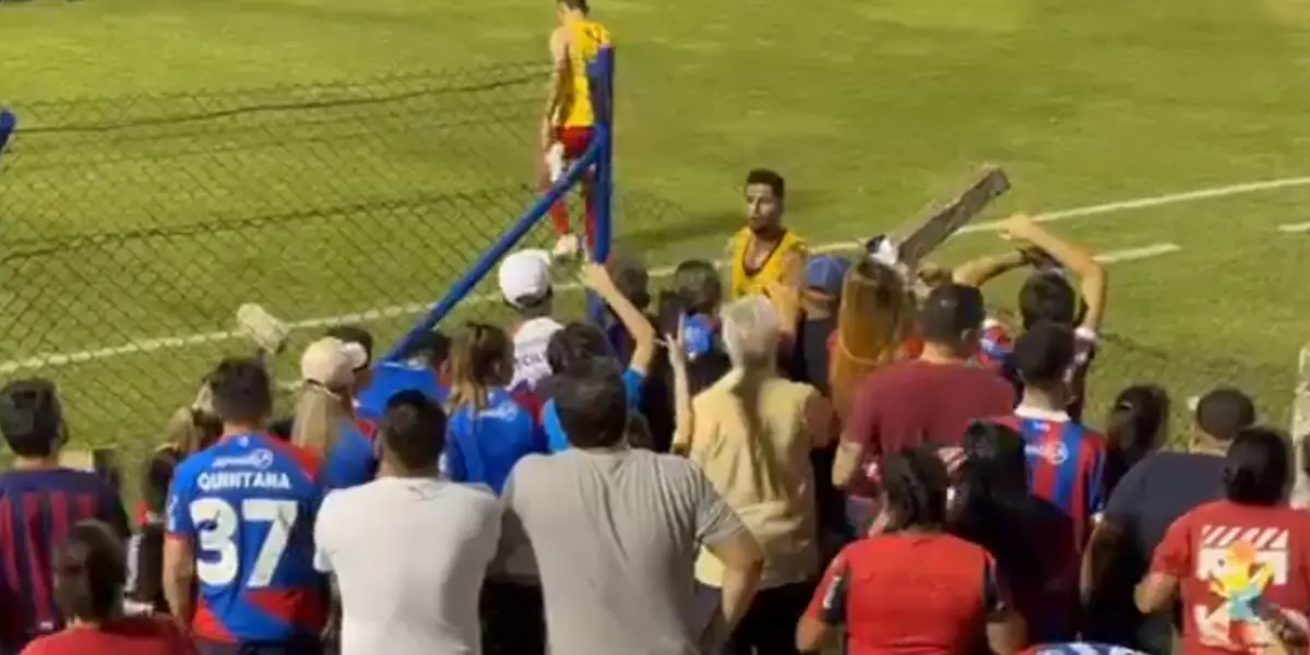 El futbolista azulgrana tuvo un noble acto con una fanática