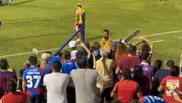 El futbolista azulgrana tuvo un noble acto con una fanática