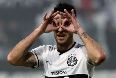 El futbolista de Olimpia contó características de sus compañeros en simpático video.