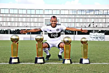 El lateral derecho colombiano dejó el decano después de varias temporadas.