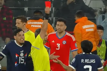 El lateral derecho fue expulsado contra Chile en el partido por las eliminatorias.